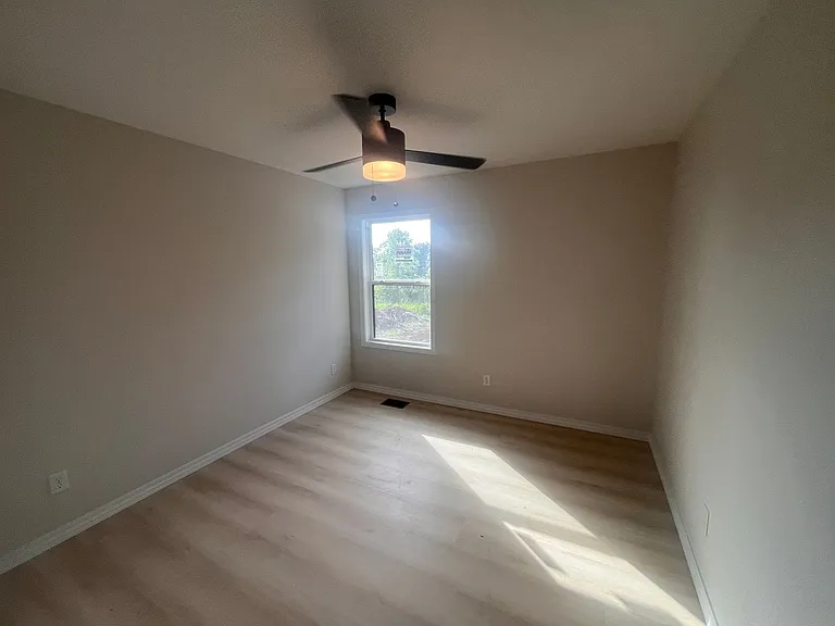 648 W Brook Hollow Rd — Photo 16