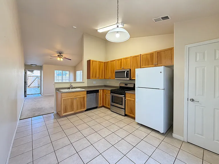 1243 N Park Ln — Photo 6