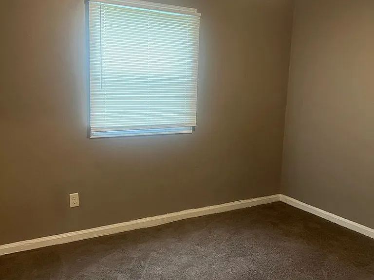 6154 Commodore Dr — Photo 8
