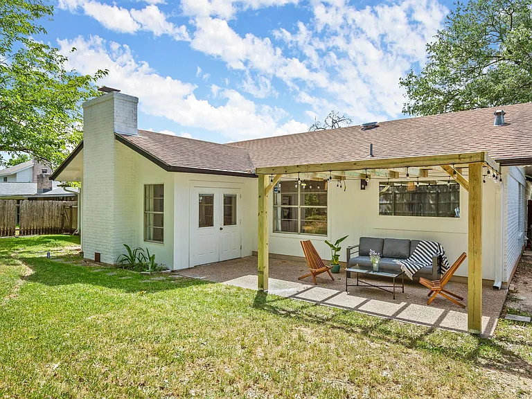 10201 Parkfield Dr — Photo 43