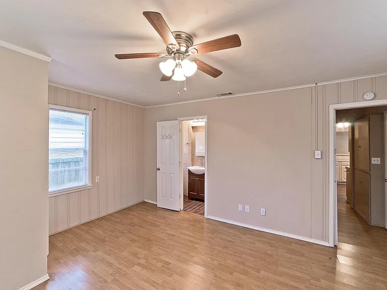 4434 Somerville Ave — Photo 13