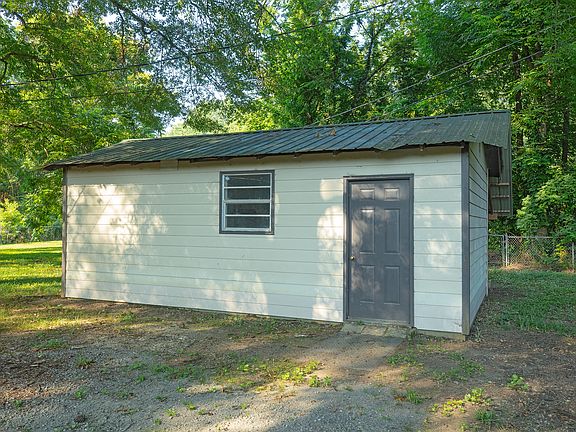 14x25 shop with electricity.