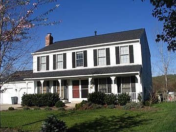 2nd image of 813 Stratford Manor Ter