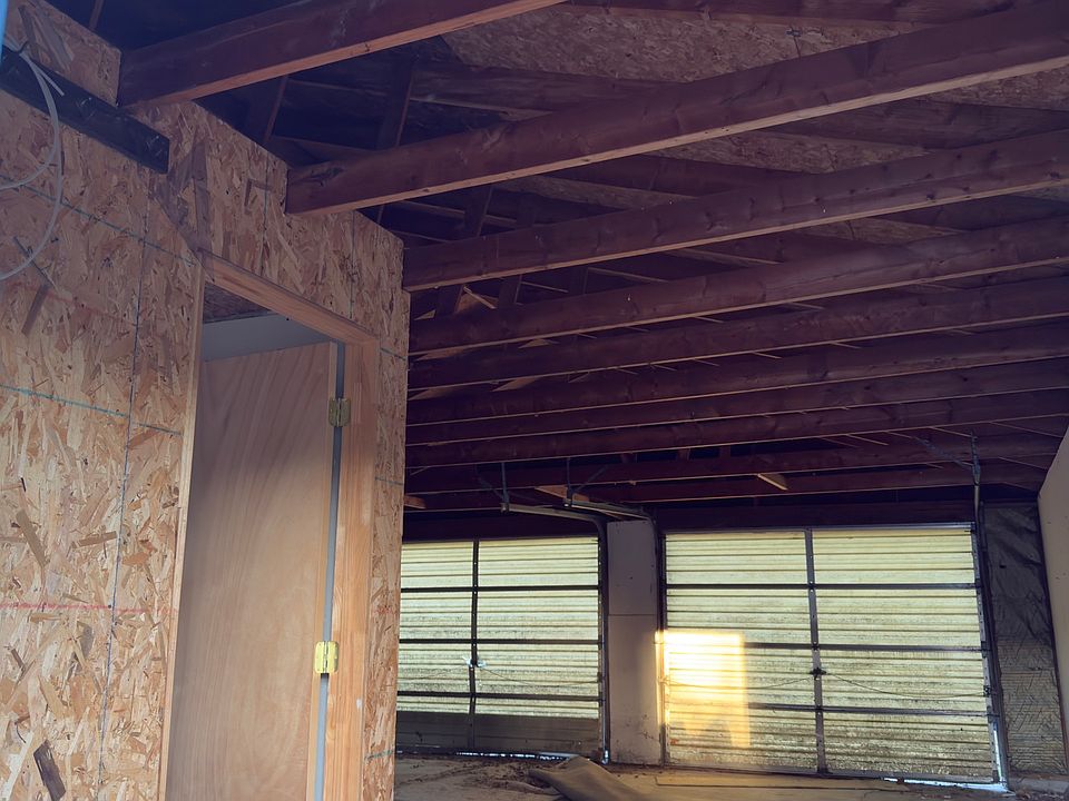2nd image of 320 S Main St