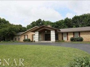 2102 Oakwood Ave, Bloomington, IL 61704