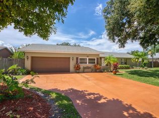 802 Plum Tree Ln, Sarasota, FL 34243