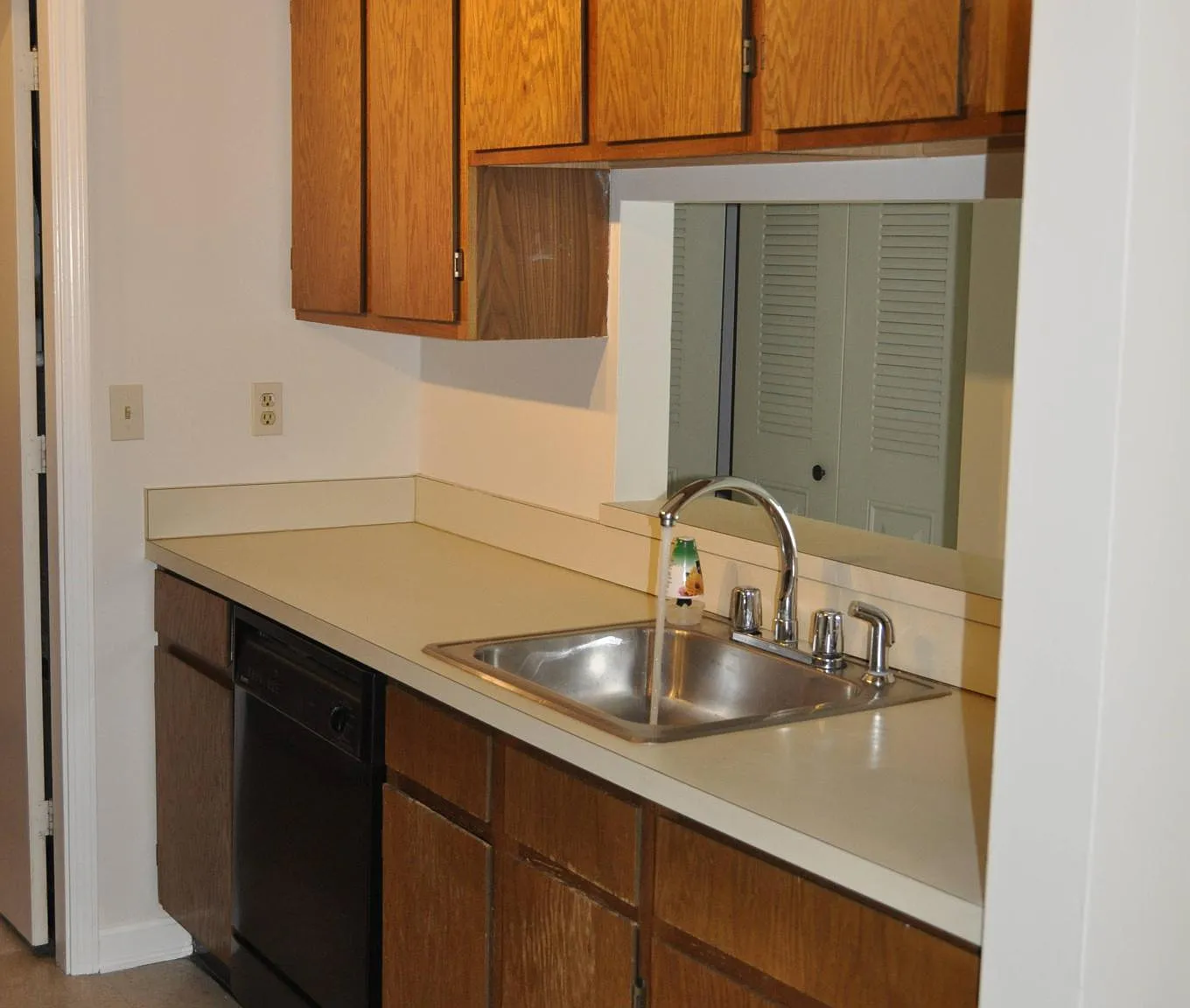 2 bed, 890 sqft, $2,300 — Photo 3