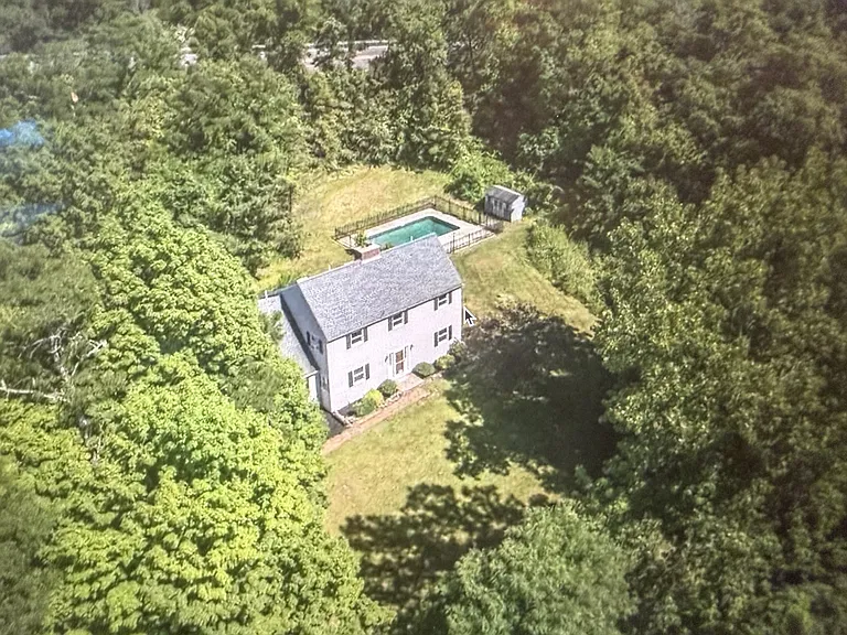 4 Cove Rd — Photo 32