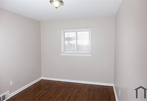 3rd image of 11280 Dodge Ave