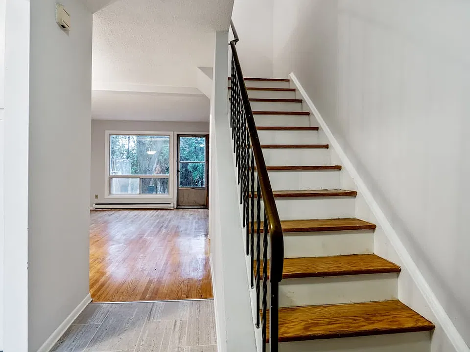 85 Henderson Ave