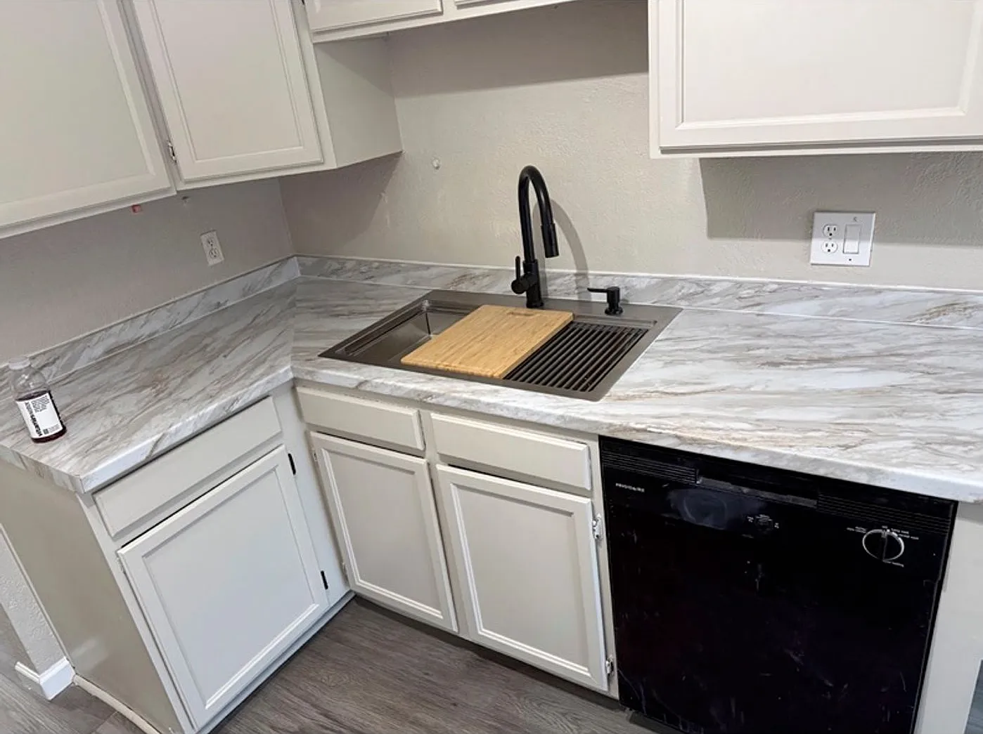 New remodeled 2 bedroom 1 bath unit with private patio and full size washer and dryer hookups!! — Photo 1