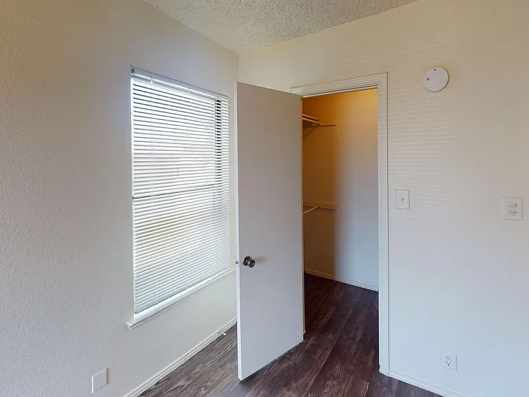 521 W Sycamore St — Photo 20