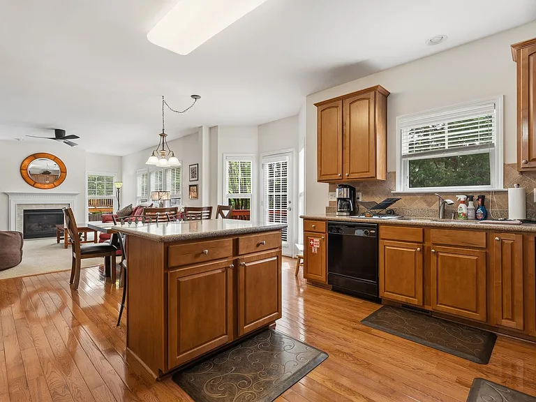 3809 Stoneybrook Dr — Photo 7