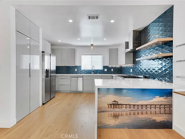 7841 W 83rd St — Photo 15