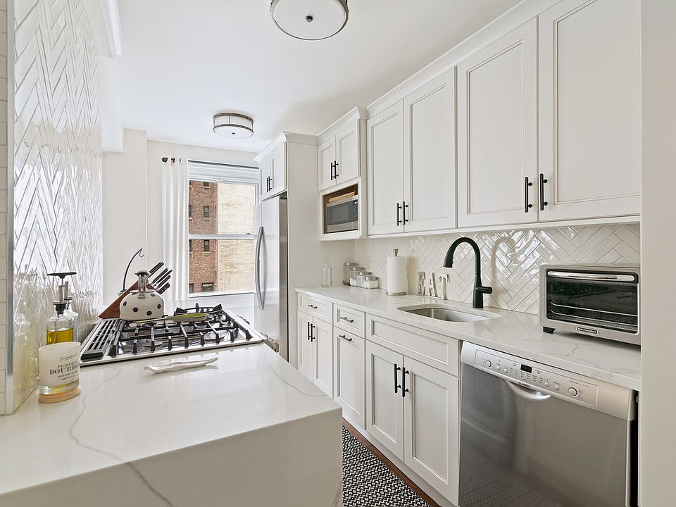 1st image of 433 W 34th St APT 3J