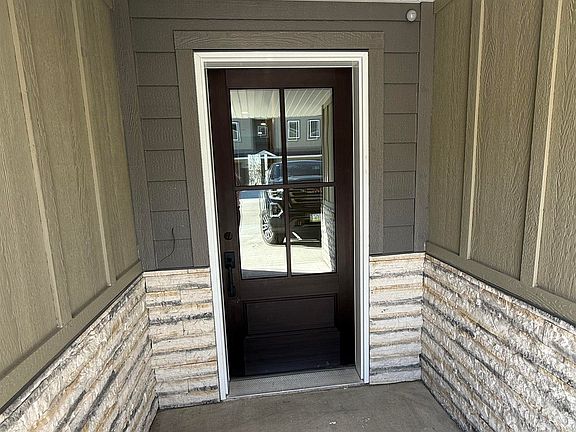 4th image of 210 Stonebrook Ct