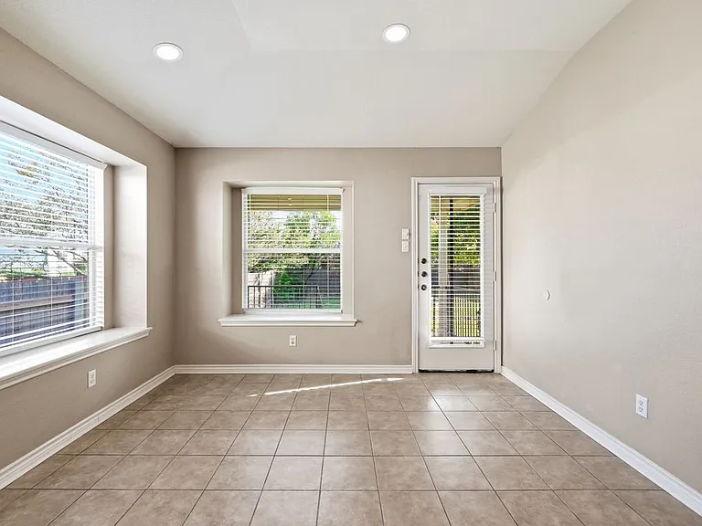 920 Coronation Way — Photo 12
