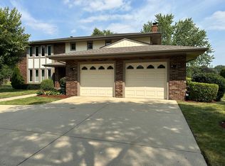 305 Mendon Ln, Schaumburg, IL 60193