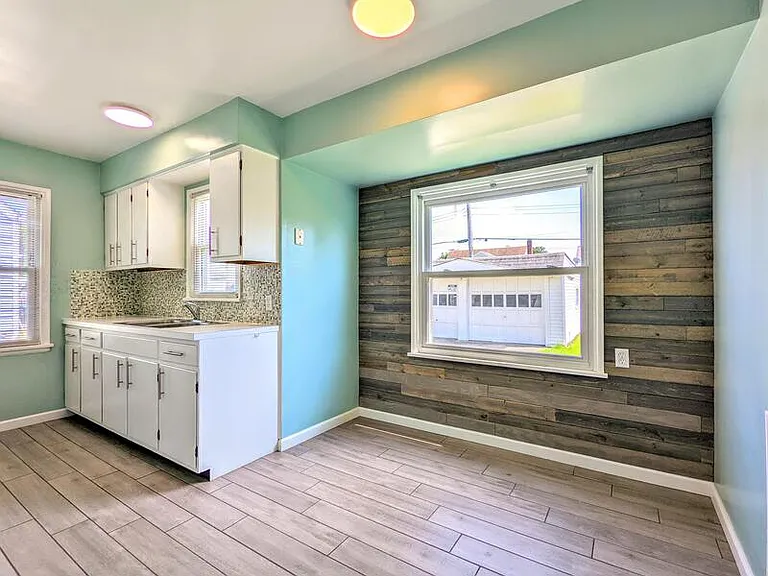 3113 Silverdale Ave — Photo 5