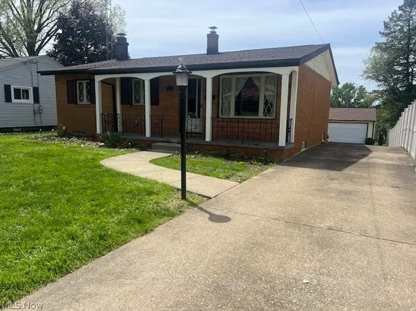 1124 Valley Dr NW, North Canton, OH 44720