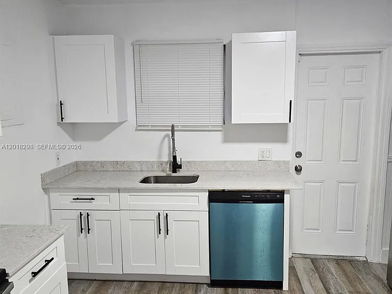1033 N Andrews Ave — Photo 1