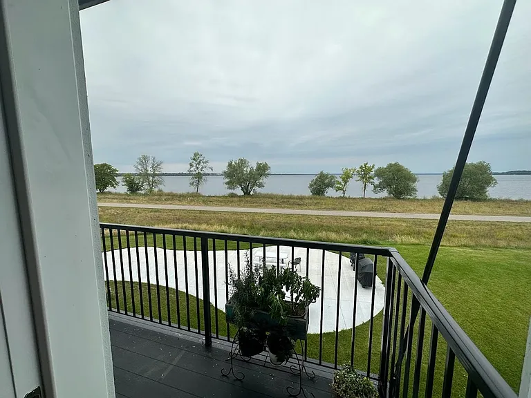 715 Lake Shore Dr NE #115 — Photo 14