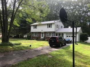 38 Meadowood Rd, Mansfield, CT 06268