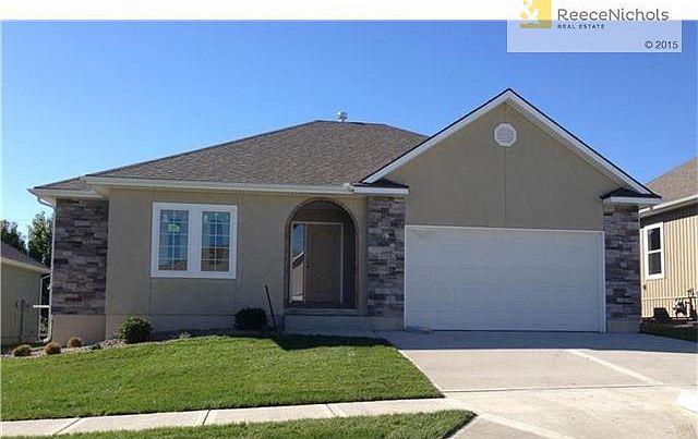 This Bayfield is in final clean and ready for a family.  Next pictures show how it can look with furniture.