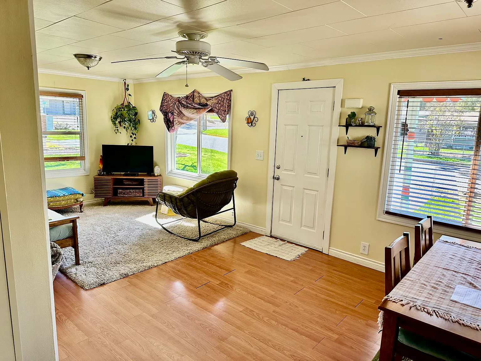 2611 Scott St — Photo 3