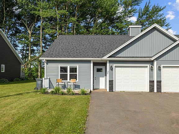 3rd image of 11 Mill Pond Ln