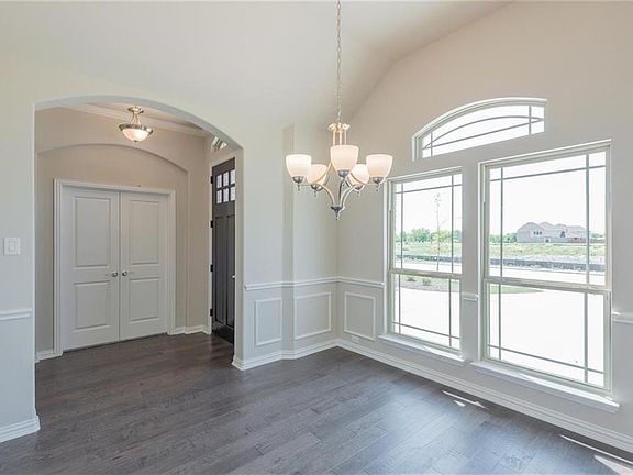 5th image of 2325 Whitney Ln