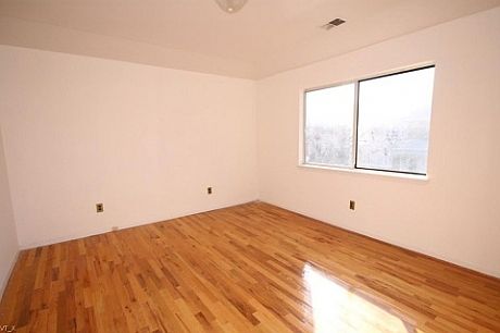 3rd image of 1549 Kimball St
