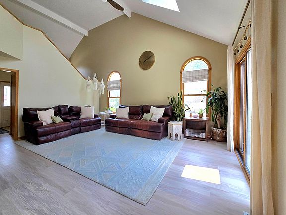 3rd image of 1 Banbury Dr