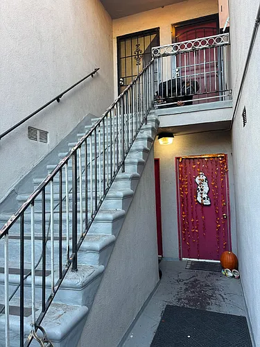 922 Centinela Ave Photo 1
