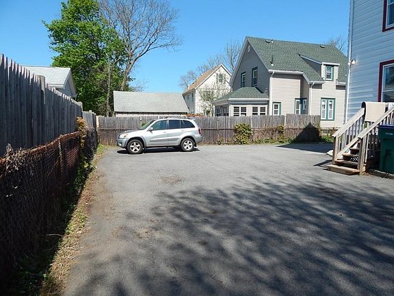 5th image of 61 Parkland Ave
