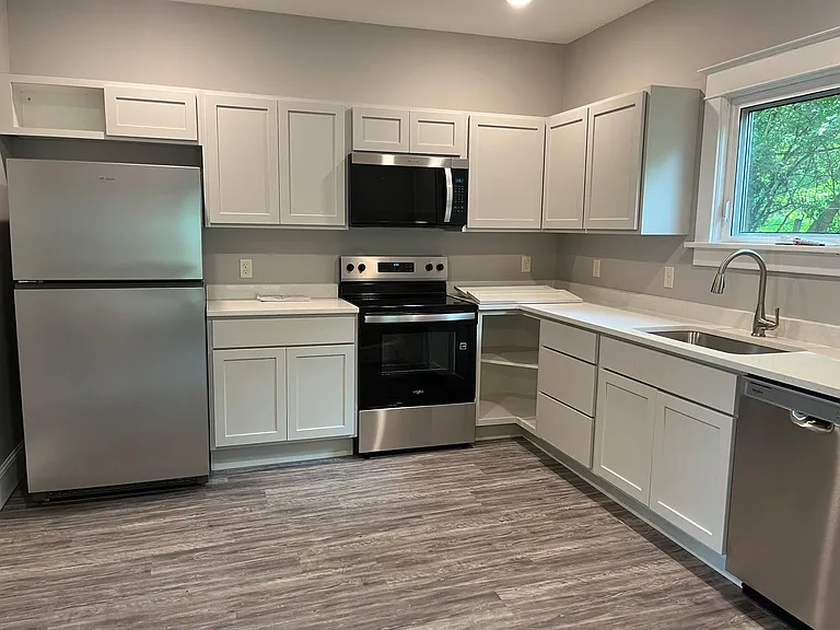 224 James Ave — Photo 43