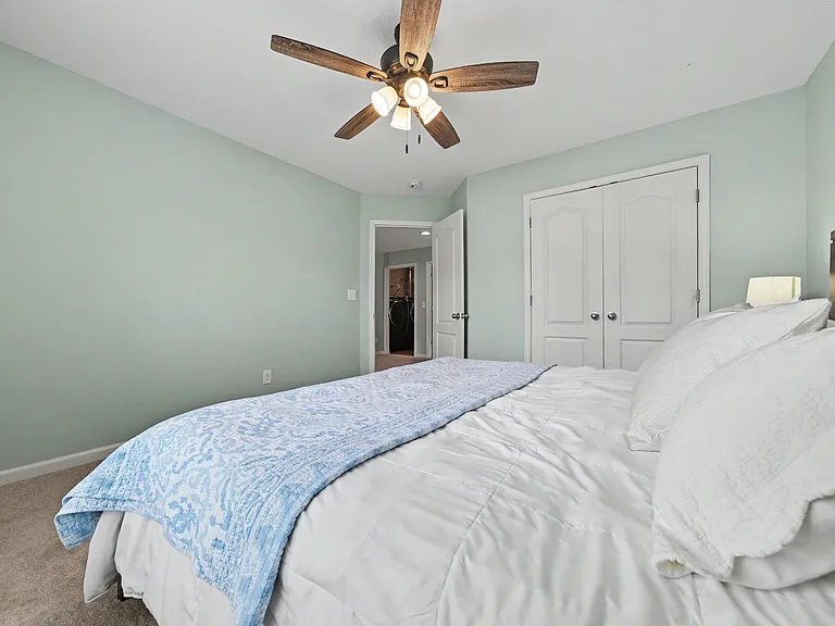 1147 Looking Glass Ln — Photo 2