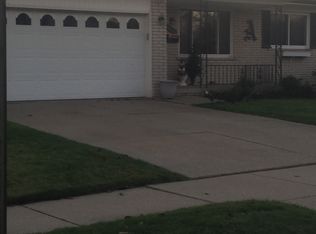 16666 Dort St, Roseville, MI
