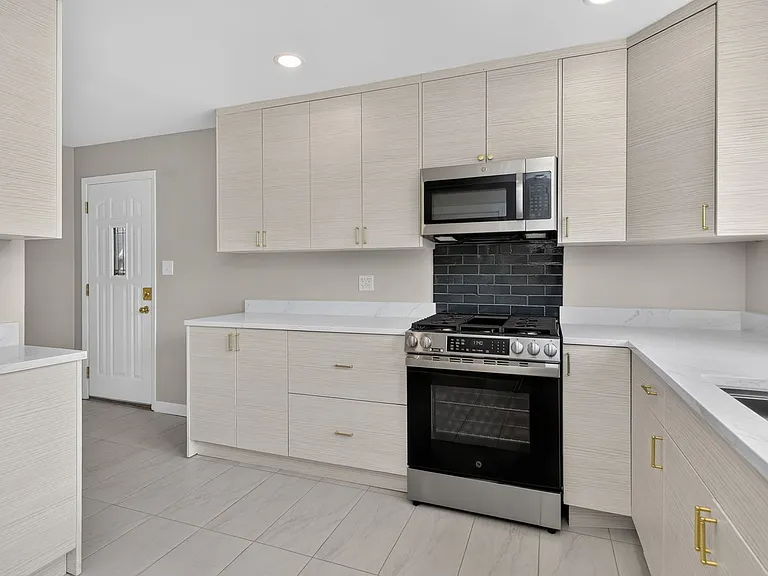 112 S Iowa Ave — Photo 5