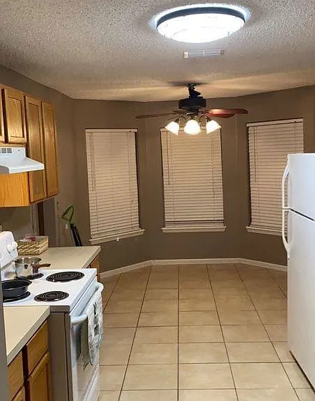 Kitchen with eat in nook. You can easily put a table in this area