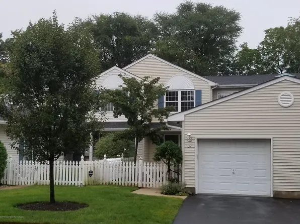 37 Cherrywood Cir, Brick, NJ 08724