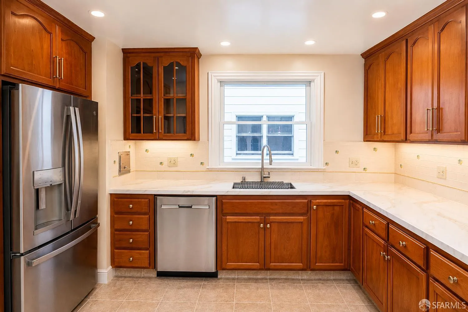 4 bed, 2.0 bath, 7455 sqft, $13,500 — Photo 4