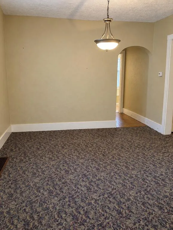 422 N Indiana St — Photo 3