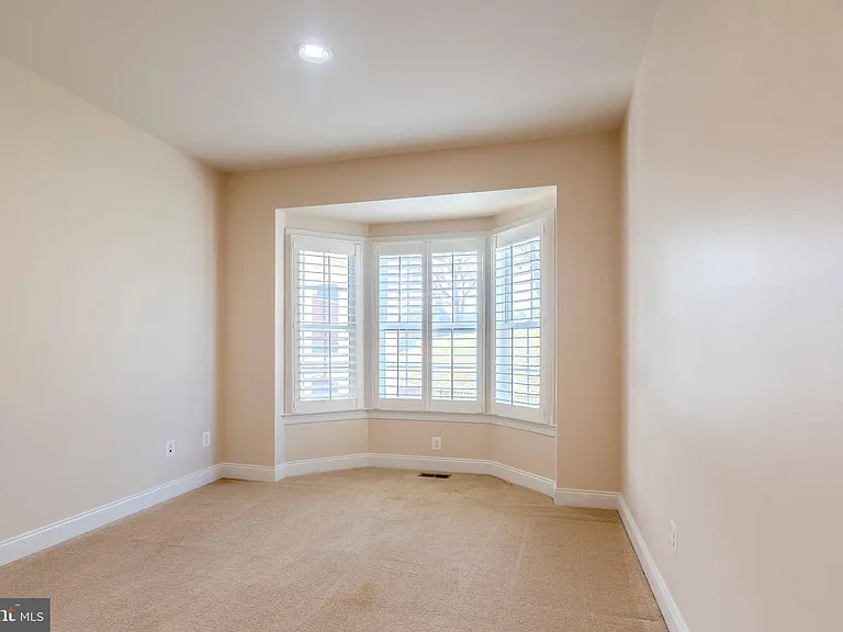 15316 Admiral Baker Cir — Photo 37