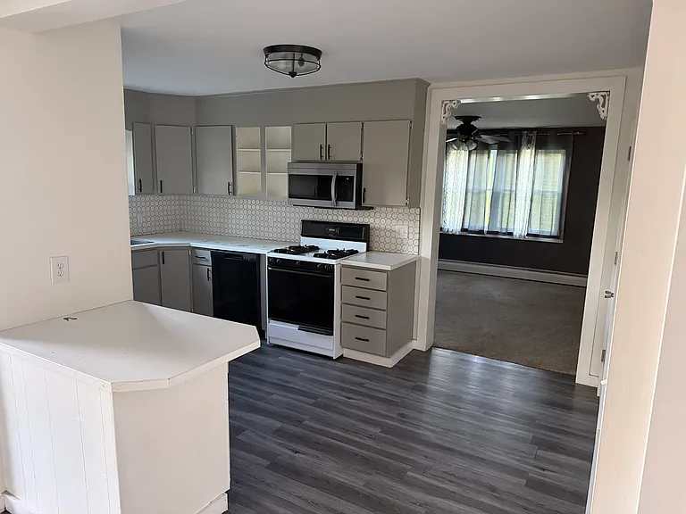 446 E River St — Photo 5