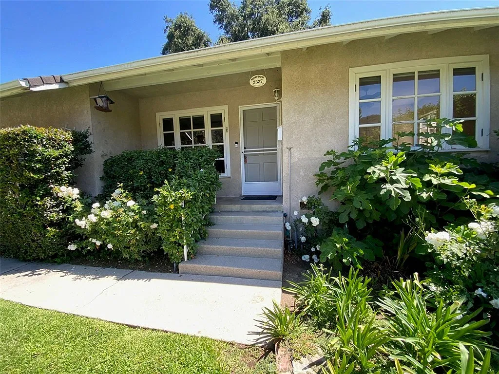 2 bed, 937 sqft, $3,800 — Photo 2