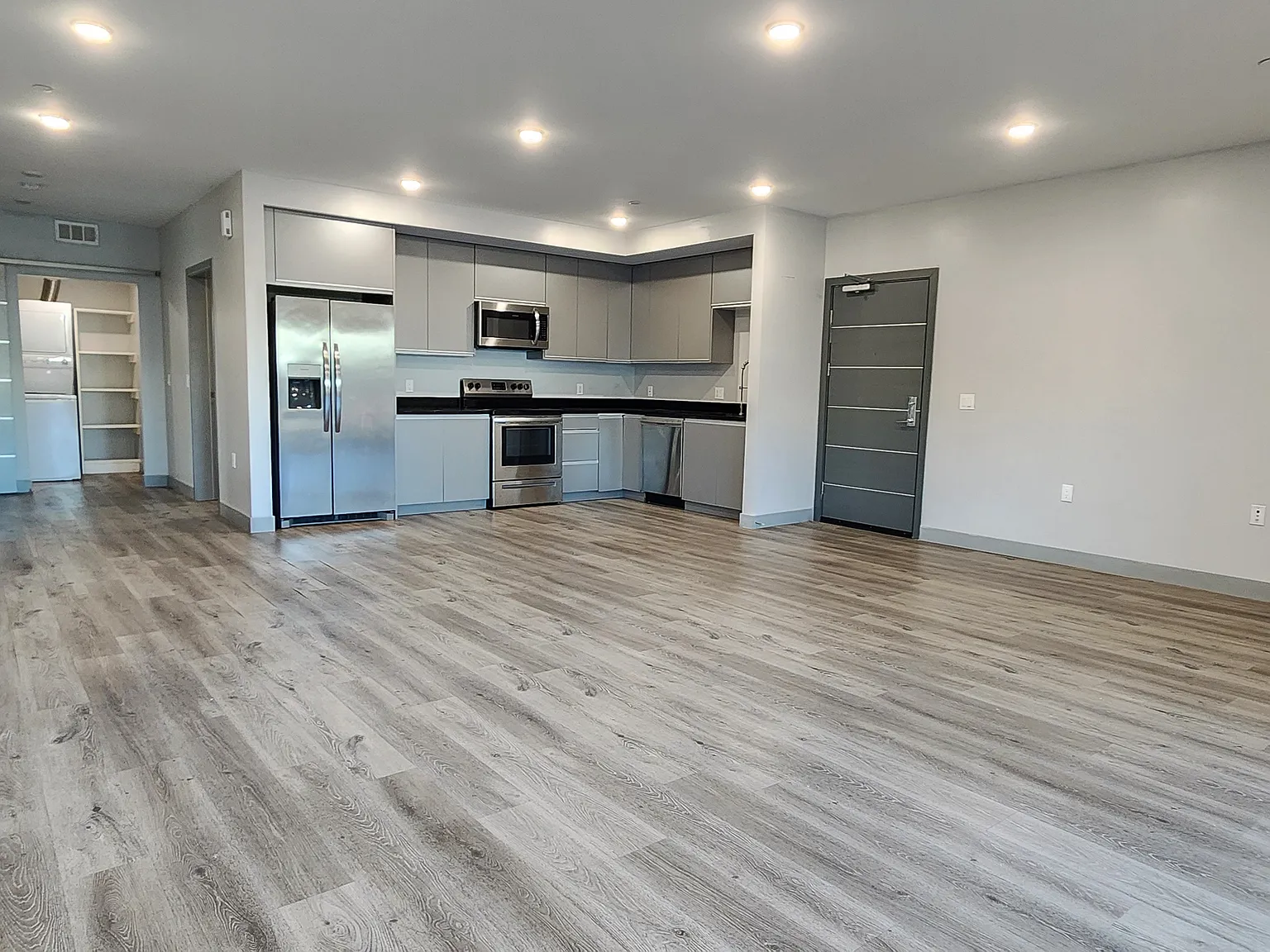 4 bed, 1665 sqft, $4,400 — Photo 4