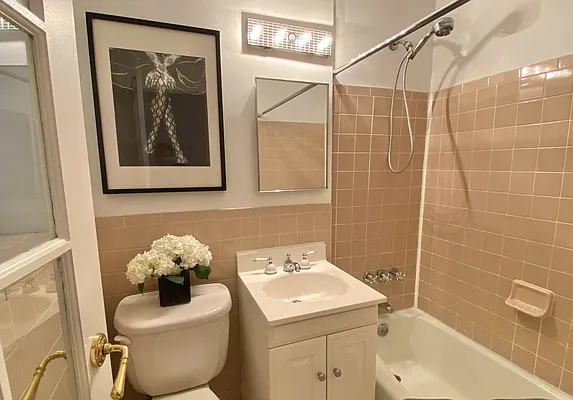 Rented by Akam Sales and Brokerage | media 15