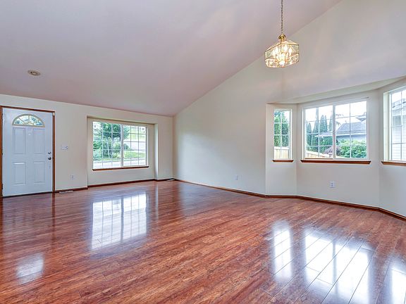 4th image of 8630 74th Dr NE