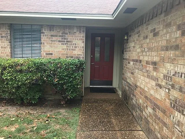 17164 Pennie Ln — Photo 2